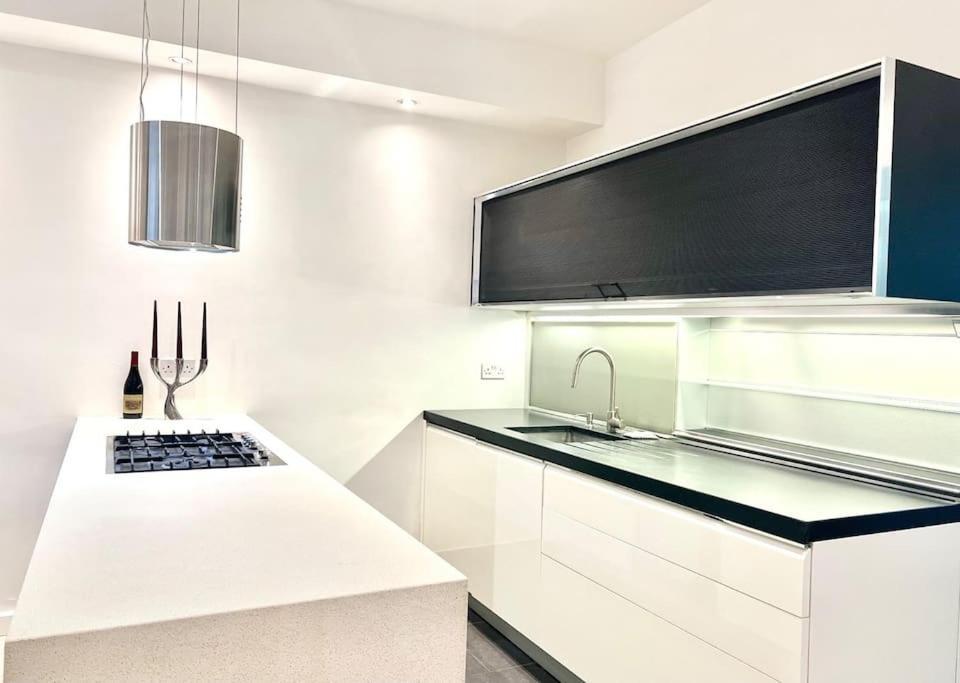 Stunning 4 Bed Flat Near Notting Hill And Hyde Park Londra